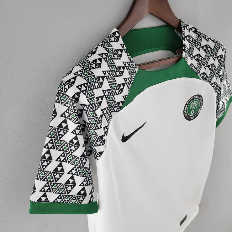 Nigeria 2022 BORTATRÖJA